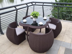 Bộ bàn ghế ngoài trời thường dùng và ưu nhược điểm của chúng Bộ bàn ghế ngoài trời thường dùng và ưu nhược điểm của chúng