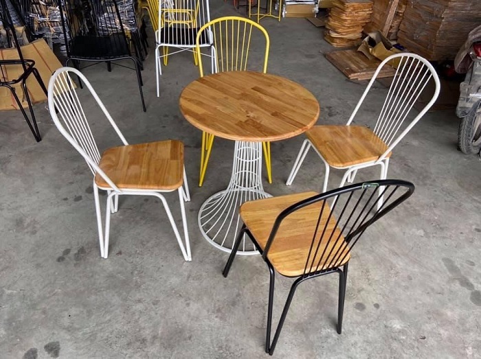 Bộ bàn ghế cafe chân sắt mặt gỗ TT05